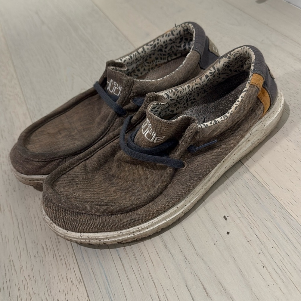 Great Condition Men’s Hey Dude Shoes - US 9